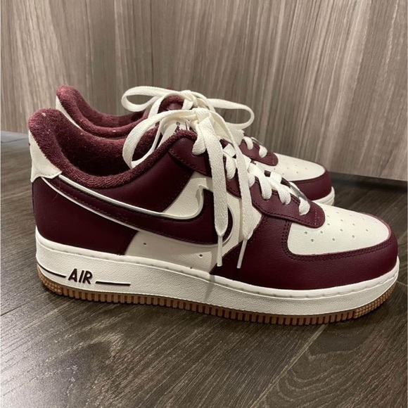 NIKE White & Burgundy Air Force 1 '07 Sneakers NWOT - Picture 4 of 8
